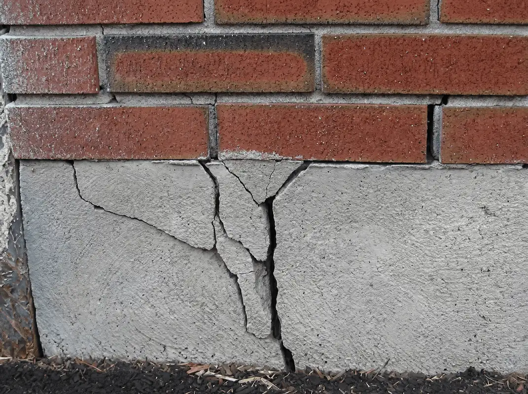 Concrete foundation with serious structural damage in Phoenix, AZ